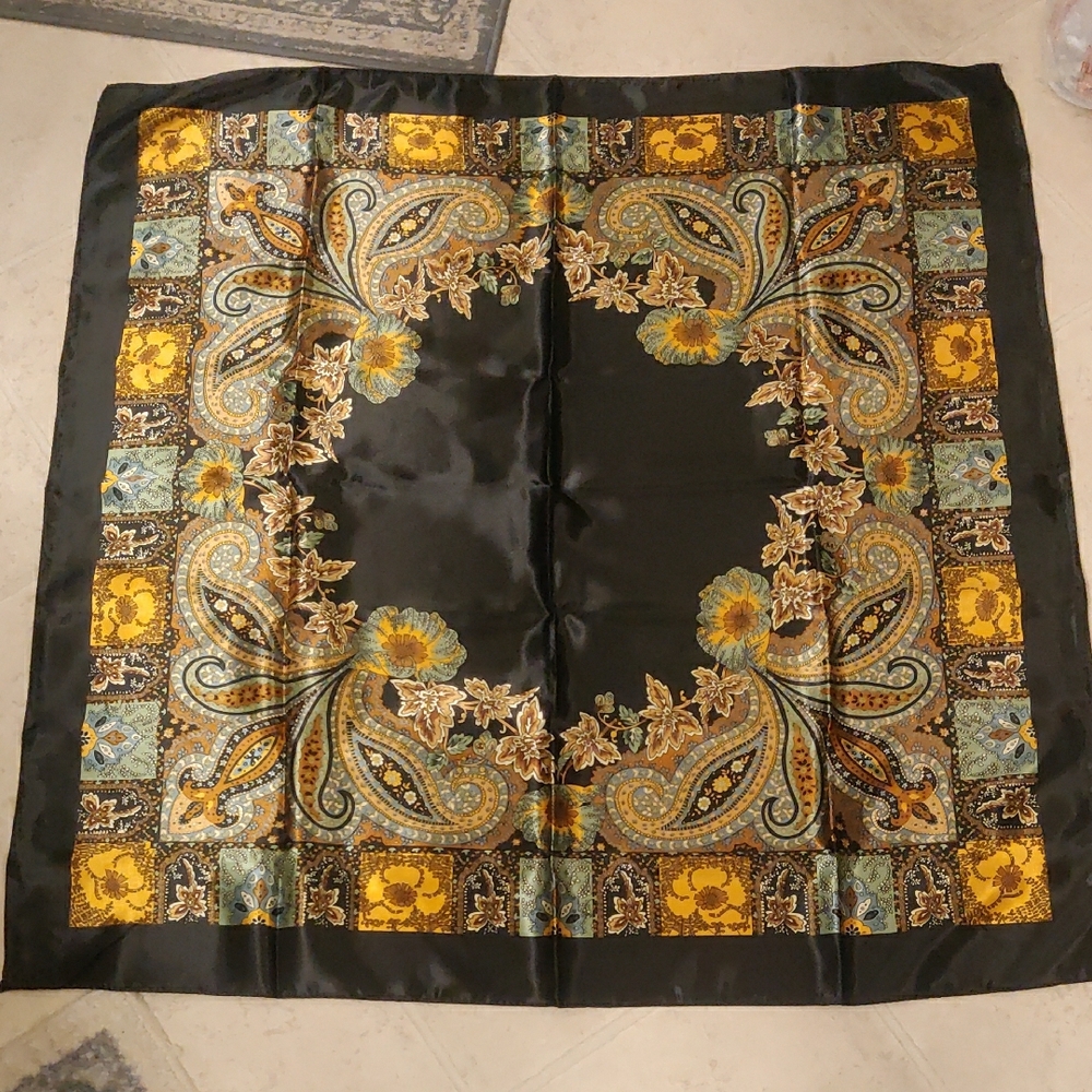 New! Stylish Elegant Black and Gold Paisley Scarf Fashion